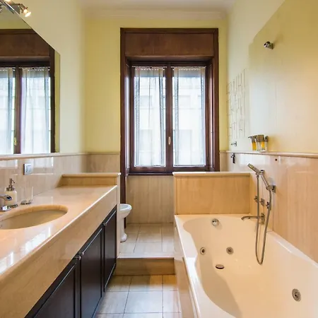 Апартаменты Hemeras Boutique Homes - Duomo Cathedral Design Flat Милан